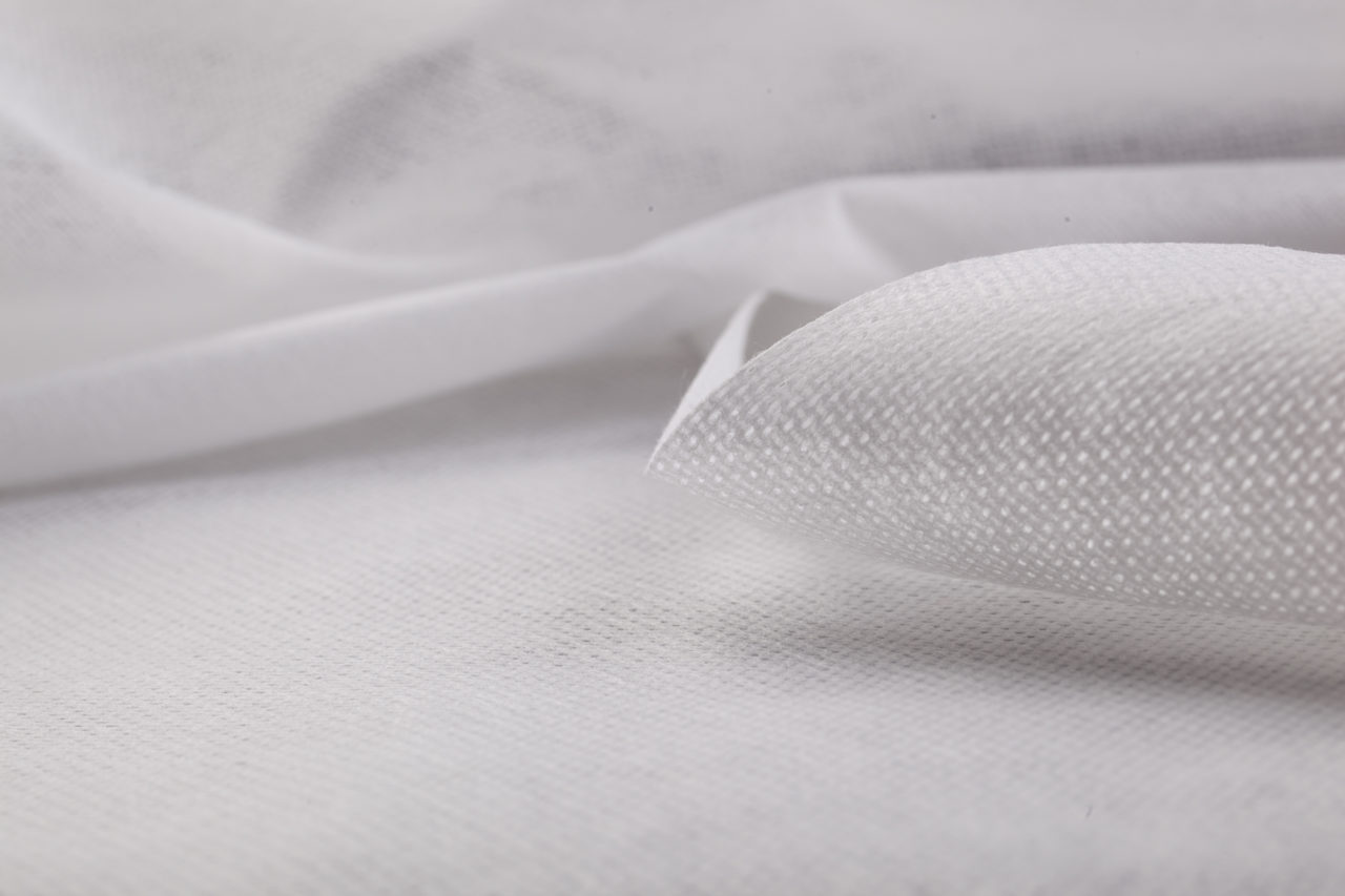 Vải không dệt Spunlace là gì? Đặc tính, quy trình sản xuất và ứng dụng của vải Spunlace
